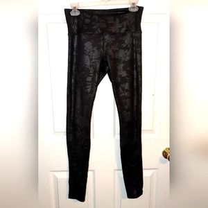 Athleta Black Midnight Garden Stirrup Leggings Floral sz Small